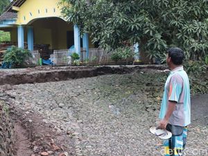 Dampak Tanah Gerak Makin Lebar, Ratusan Warga Ponorogo Pilih Ngungsi Dampak Tanah Gerak Makin Lebar, Ratusan Warga Ponorogo Pilih Ngungsi