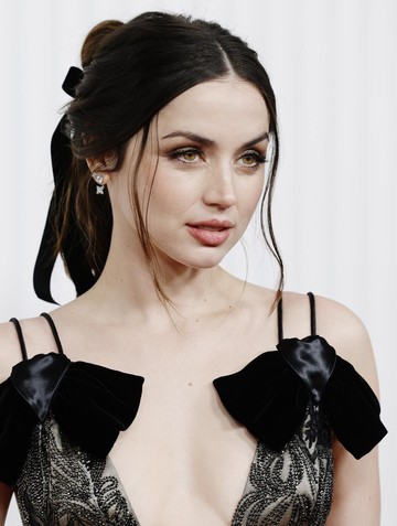 Ana de Armas & Tom Cruise: Cinta Lokasi Beneran? Spill Tehnya, Bestie!