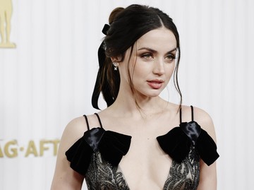 Ana de Armas Ribut hingga Memar dengan Keanu Reeves