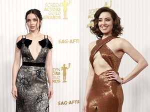 Adu Gaya Ana de Armas dan Aubrey Plaza di SAG Awards 2023 Adu Gaya Ana de Armas dan Aubrey Plaza di SAG Awards 2023