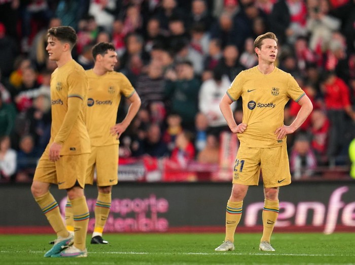ALMERIA, SPAIN - FEBRUARY 26: Frenkie de Jong of FC Barcelona looks dejected after El Bilal Toure (not pictured) of UD Almeria scores the teams first goal during the LaLiga Santander match between UD Almeria and FC Barcelona at Juegos Mediterraneos on February 26, 2023 in Almeria, Spain. (Photo by Aitor Alcalde/Getty Images)