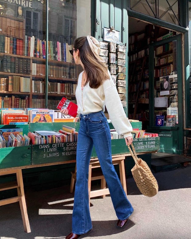 Mix & match flare jeans agar tak terlihat norak