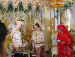 Awal Perkenalan Cucu Bupati Sulsel-Atlet MMA Inggris hingga Menikah