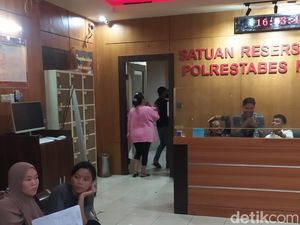 Wanita Makassar Diduga Dikeroyok Penjual Baju Bekas Diperiksa Polisi Wanita Makassar Diduga Dikeroyok Penjual Baju Bekas Diperiksa Polisi