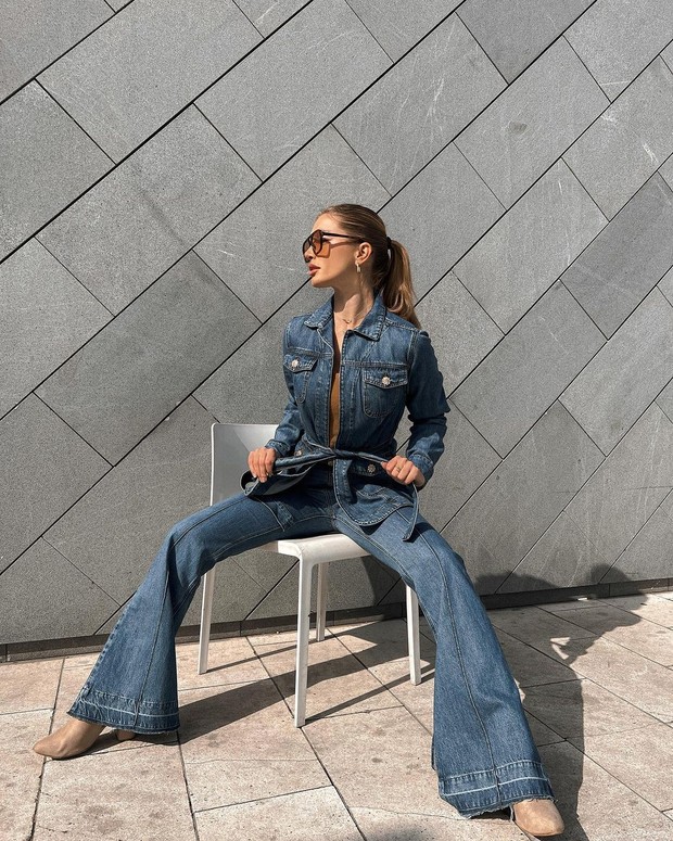 Mix & match flare jeans agar tak terlihat norak