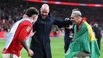 Momen Ten Hag Joget Bareng Licha dan Antony yang Dicibir Piers Morgan