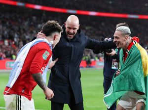 Ten Hag: MU Jangan Puas Cuma Dapat Satu Trofi Ten Hag: MU Jangan Puas Cuma Dapat Satu Trofi