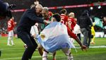 Momen Ten Hag Joget Bareng Licha dan Antony yang Dicibir Piers Morgan