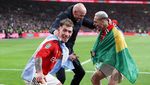 Momen Ten Hag Joget Bareng Licha dan Antony yang Dicibir Piers Morgan