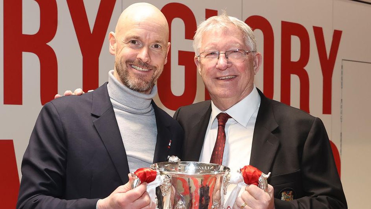 Erik ten Hag menegaskan kepergian Sir Alex Ferguson akan berdampak pada Man United. (Foto: Manchester United via Getty Imag/Matthew Peters)
