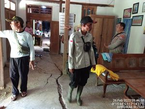 Dua Rumah di Panggungrejo Blitar Rusak Terdampak Tanah Gerak Dua Rumah di Panggungrejo Blitar Rusak Terdampak Tanah Gerak