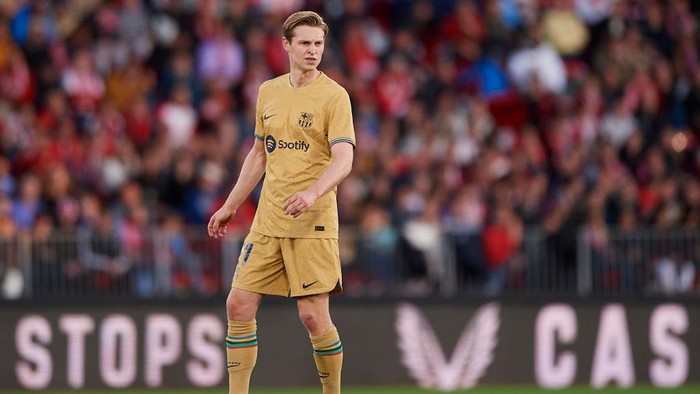 ALMERIA, SPAIN - FEBRUARY 26: Frenkie De Jong of FC Barcelona looks on during the LaLiga Santander match between UD Almeria and FC Barcelona at Power Horse Stadium on February 26, 2023 in Almeria, Spain. (Photo by Silvestre Szpylma/Quality Sport Images/Getty Images)
