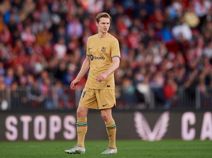 ALMERIA, SPAIN - FEBRUARY 26: Frenkie De Jong of FC Barcelona looks on during the LaLiga Santander match between UD Almeria and FC Barcelona at Power Horse Stadium on February 26, 2023 in Almeria, Spain. (Photo by Silvestre Szpylma/Quality Sport Images/Getty Images)
