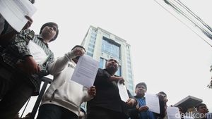 Geruduk Kemenkeu, Massa Minta Dirjen Pajak Dipecat