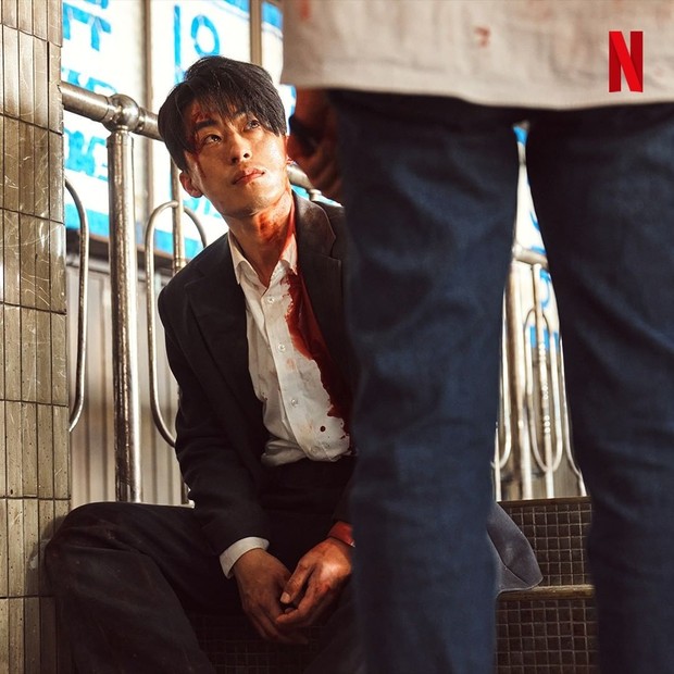 Goo Kyo Hwan berperan sebagai Han Hee Sung dalam film Kill Boksoon