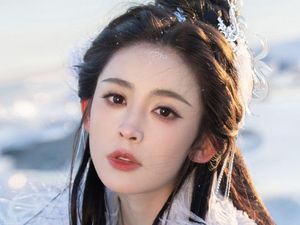 Foto Wanita Tercantik Asia, Jadi Kontroversi karena Akting Bareng Jackie Chan Foto Wanita Tercantik Asia, Jadi Kontroversi karena Akting Bareng Jackie Chan