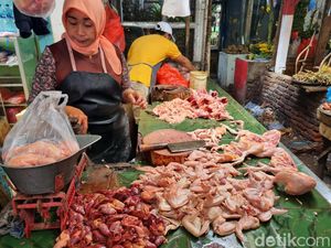 Harga Daging Ayam di Surabaya Merangkak Naik Jelang Ramadan Harga Daging Ayam di Surabaya Merangkak Naik Jelang Ramadan