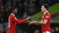 Harry Maguire masuk di menit-menit akhir final Carabao Cup antara MU vs Newcastle. Foto: REUTERS/TONY OBRIEN