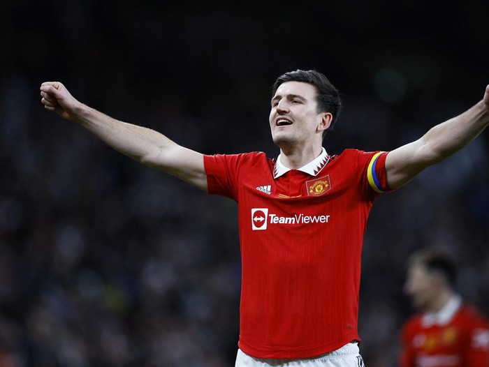 Soccer Football - Carabao Cup - Final - Manchester United v Newcastle United - Wembley Stadium, London, Britain - February 26, 2023  Manchester United's Harry Maguire celebrates after winning the Carabao Cup final Action Images via Reuters/John Sibley EDITORIAL USE ONLY. No use with unauthorized audio, video, data, fixture lists, club/league logos or 'live' services. Online in-match use limited to 75 images, no video emulation. No use in betting, games or single club /league/player publications.  Please contact your account representative for further details.