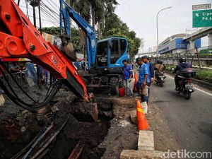 Perbaikan Jalan Amblas Belum Kelar, Lalin Jl Kartini Macet Pagi Ini