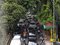 Fakta Jalan di Cilandak Amblas, Arus Lalu Lintas Kena Imbas
