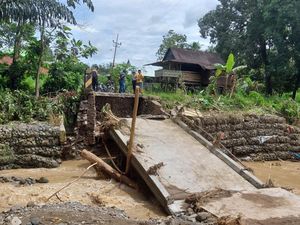 Banjir Bandang Terjang Enrekang, Jembatan Putus-115 Hektare Sawah Terendam