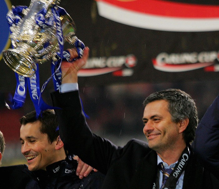 Jose Mourinho, EFL Cup 2005 CARDIFF, United Kingdom: Chelsea's manager Jose Mourinho raises the Carling Cup trophy after defeating Liverpool in ther Carling Cup Final football match at the Millennium Dome in Cardiff, Wales, 27 February, 2005. Chelsea won 3-2 in extra time. AFP PHOTO/JIM WATSON NO TELCOS, WEBSITES SUBJECT TO SUBCRIPTION OF LICENCE WITH FAPL AT WWW.FAPLWEB.COM (Photo credit should read JIM WATSON/AFP via Getty Images)