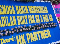Karangan Bunga Dukungan untuk Eks Karo Paminal Berjejer Jelang Sidang Vonis