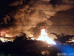 Pabrik di Cirebon Terbakar, Ada Suara Ledakan!