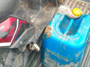 Kepergok Curi Solar, Pria di Kendari Babak Belur Diamuk Massa