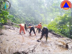 Longsor Tutup Jalur Utama di Subang