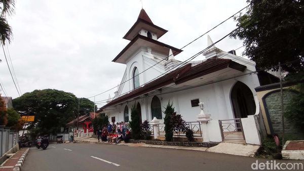 Melihat Gereja Tertua Peninggalan Belanda di Depok