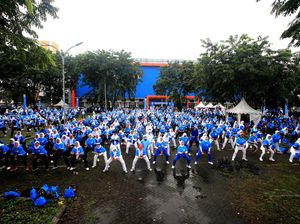 Momen Ribuan Ibu-ibu Senam Bareng di Tangerang