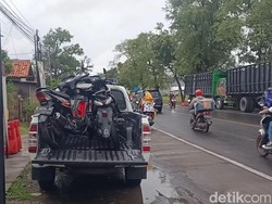 Gagal Nyalip Mobil, Pemotor di Probolinggo Tewas Terlindas Truk