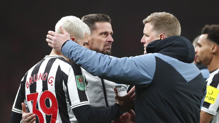 Newcastles head coach Eddie Howe, right, comforts his player Bruno Guimaraes after loosing the English League Cup final soccer match between Manchester United and Newcastle United at Wembley Stadium in London, Sunday, Feb. 26, 2023. Manchester United won 2-0. (AP Photo/Scott Heppell)