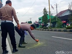 Buru Mobil Pelat Merah Penabrak Motor, Tim Polres Klaten Meluncur ke Madiun