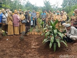 Suasana Duka Pemakaman Pendaki Unsoed yang Tewas di Gunung Slamet
