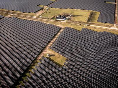 Penampakan Ladang Panel Surya Terbesar di Eropa