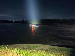 Perahu Tambang Terseret Arus Brantas, Kru-Penumpang Terjun ke Sungai