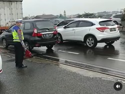 Ada Jalan Berlubang, Lalin Tol Dalam Kota Arah Priok Macet
