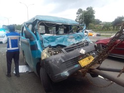 Angkot Ciawi-Citereup Kecelakaan di Jagorawi, 5 Penumpang Luka Berat