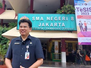 SMAN 8 Jakarta Latih Siswa Bikin Riset Lewat TeSIS, Diuji Profesor UI SMAN 8 Jakarta Latih Siswa Bikin Riset Lewat TeSIS, Diuji Profesor UI