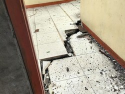 Beredar Video Rumah Warga Ponorogo Ambruk gegara Tanah Gerak