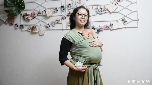 Tips menggendong bayi dari Bunda Golda