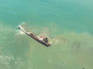 Aspal Mentah Cemari Perairan Nias, KKP: Kerugian Akan Dihitung Aspal Mentah Cemari Perairan Nias, KKP: Kerugian Akan Dihitung