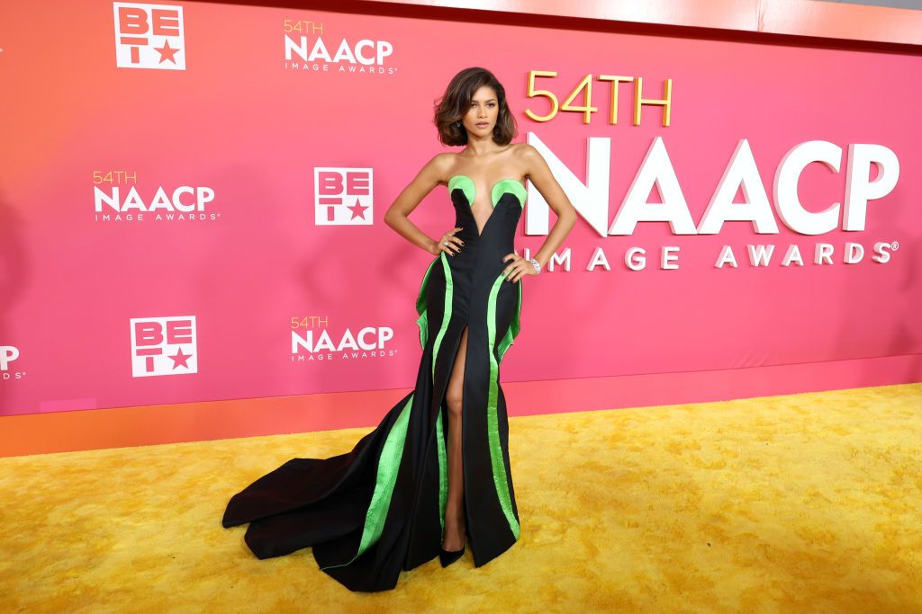 Kembali Eksis di Red Carpet, Zendaya Pakai Dua Gaun Vintage! Simak