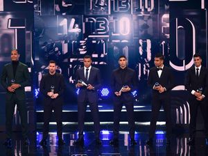 FIFpro World 11 2022: Tak Ada Ronaldo, Messi Sokong Haaland di Depan