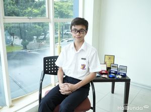 Alexander Boenjamin: Siswa Terbaik Sejak SD yang Dulang Prestasi Internasional