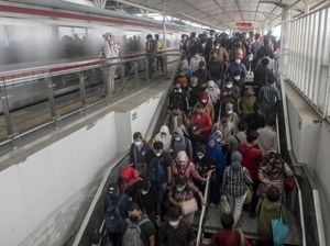 Anggota DPR Sebut KRL Chaos Saat Lebaran dan Tahun Baru, Betulkah?