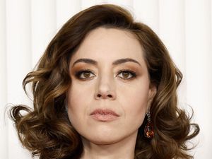 Viral Artis White Lotus Kesal di Panggung SAG Awards, Dipicu Gaun Keseksian? Viral Artis White Lotus Kesal di Panggung SAG Awards, Dipicu Gaun Keseksian?